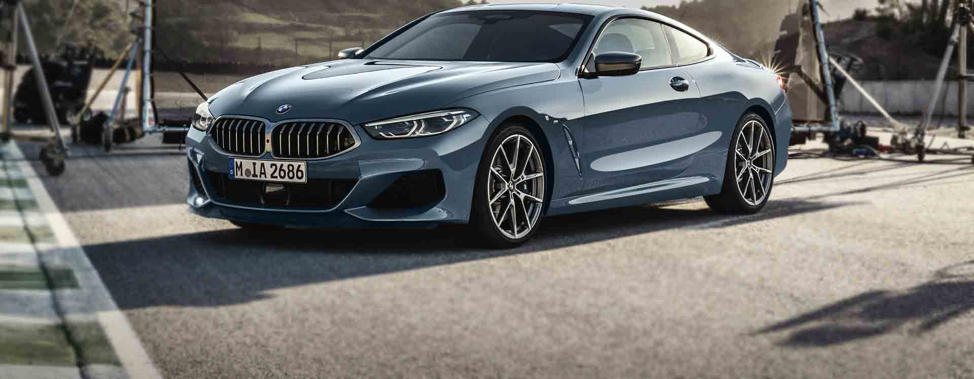 BMW 8 Series g15 черная